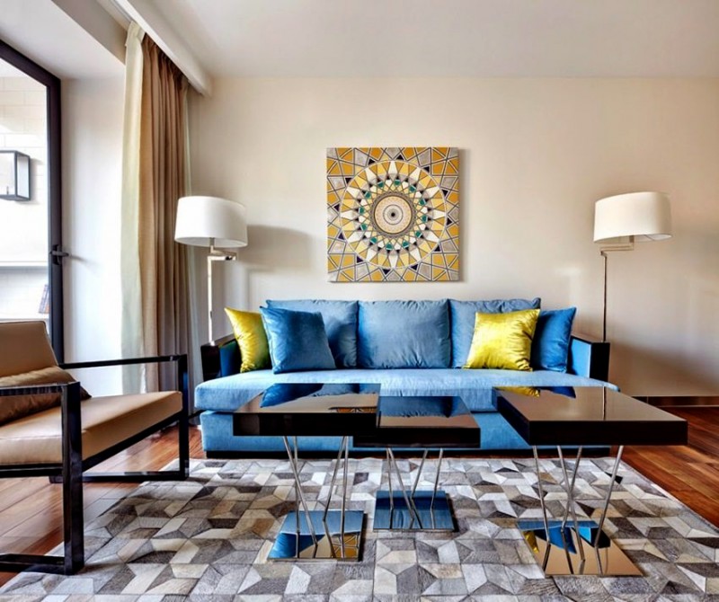 На штанговых металлических карнизах можно размещать тяжелые шторы 