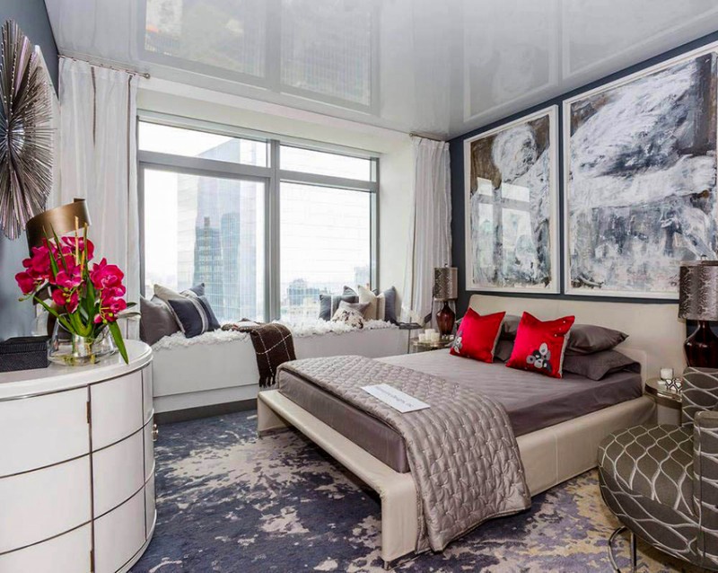 Натяжные потолки отличаются доступной стоимостью, в среднем 1 м² стоит 500 рублей