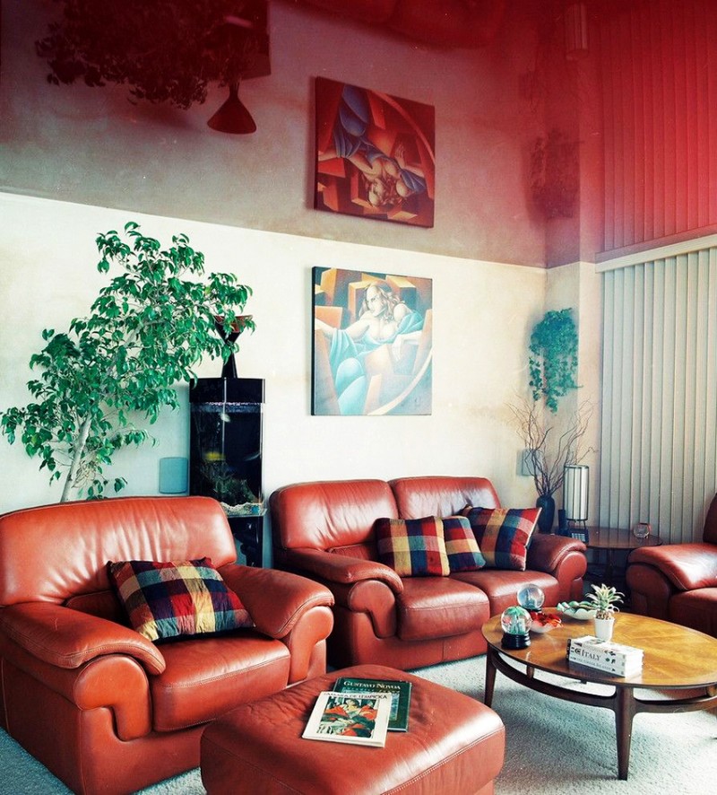 Выбирая цвет нужно помнить, что теплые цвета зрительно сужают помещение, а холодные ‒ расширяют