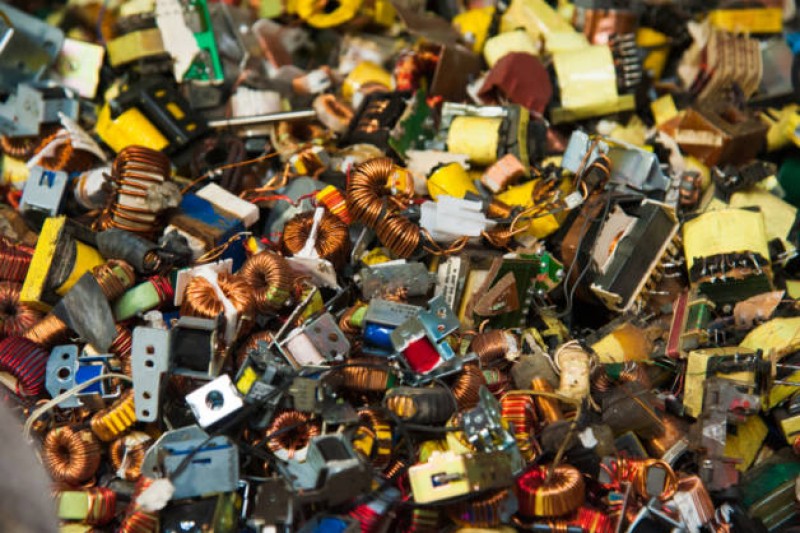 Старая бытовая техника, электроника и кабели
