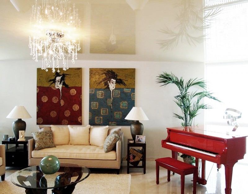 Потолки натяжного типа популярны благодаря простоте монтажа 