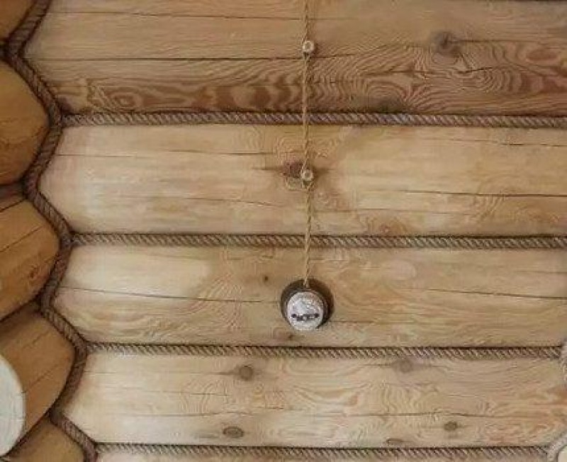 Наружная проводка по деревянной стене