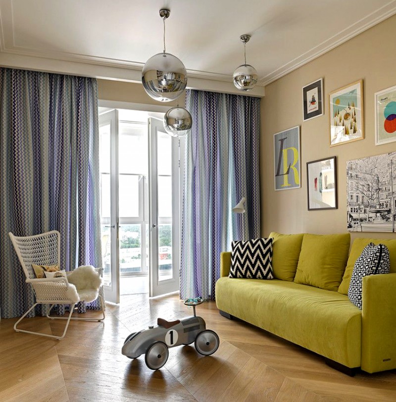 Багетные потолочные конструкции имеют декоративную планку, которая закрывает детали карниза