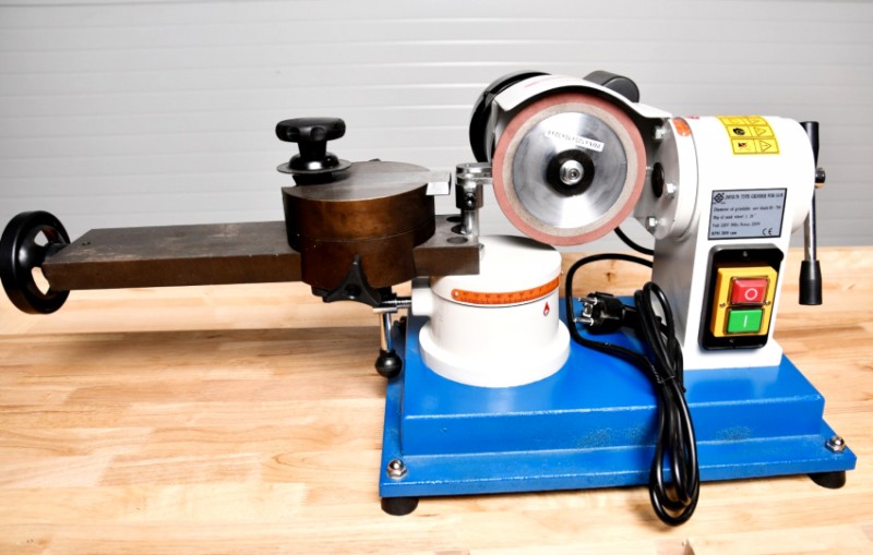 Одним из лучших станков для заточки считается прибор Tormek JMY8-70