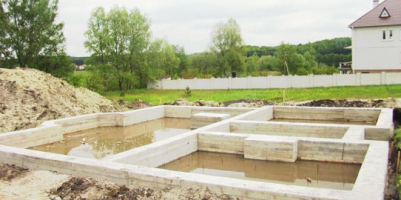 Фундамент. Фундамент для дома. Фото фундамента 10 на 12. Фундамент под дом из пеноблоков. Ленточный фундамент фл фбс.
