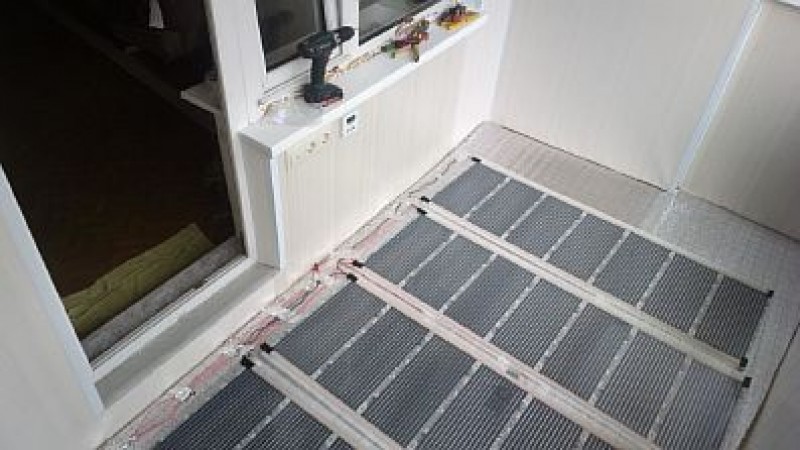 Фото — Монтируется плёнка