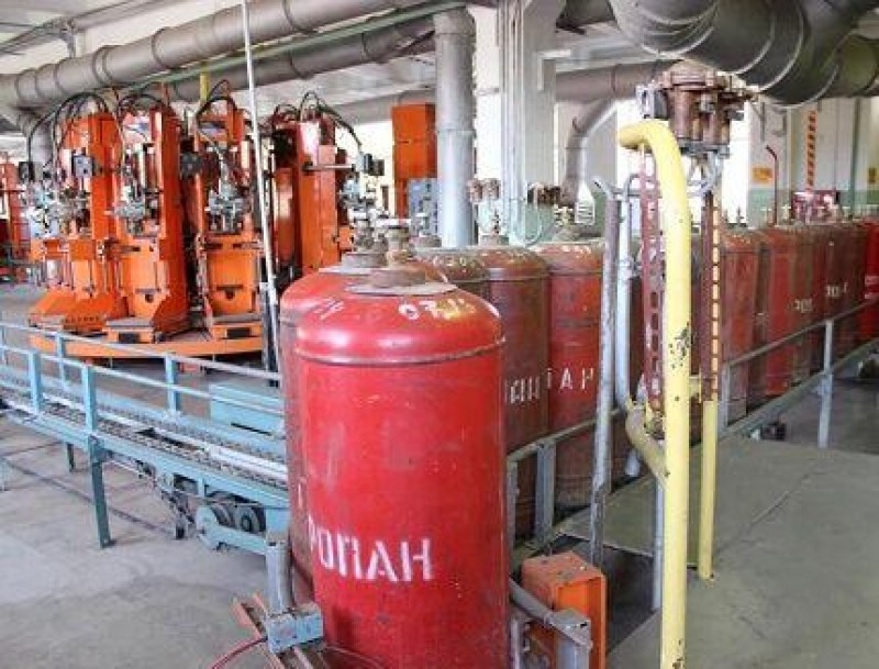 Баллоны на газонаполнительной станции