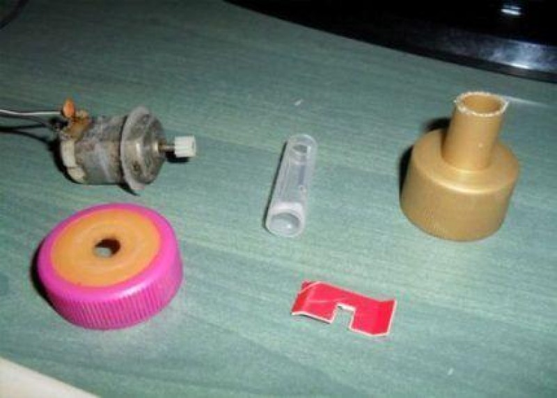 сделай насос меньше. самодельная помпа для воды. насос из подручных средств. насос из моторчика. самодельный насос для воды.