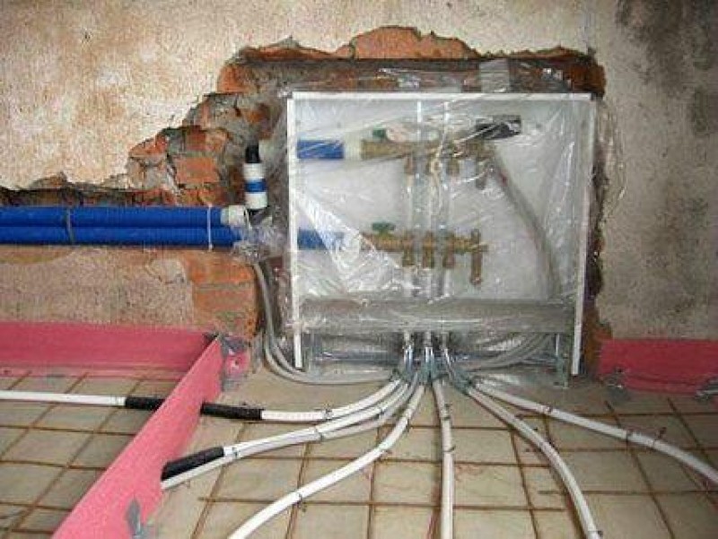 Коробки распределительные для отопления тёплых полов. Теплый пол в частном доме. Промыть теплые полы своими руками в частном. Промыть систему отопления в частном доме. Как промыть теплый пол.