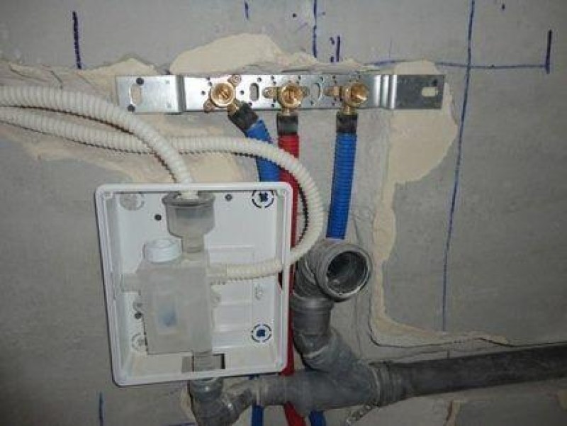 сифон для слива кондиционера. сифон для слива дренажа кондиционера. отвод дренажа кондиционера в канализацию. капельная воронка hl21 dn32. кондиционер в канализацию.