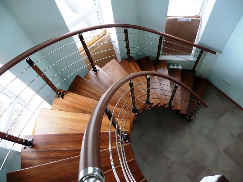 интерьер коттеджа лестница