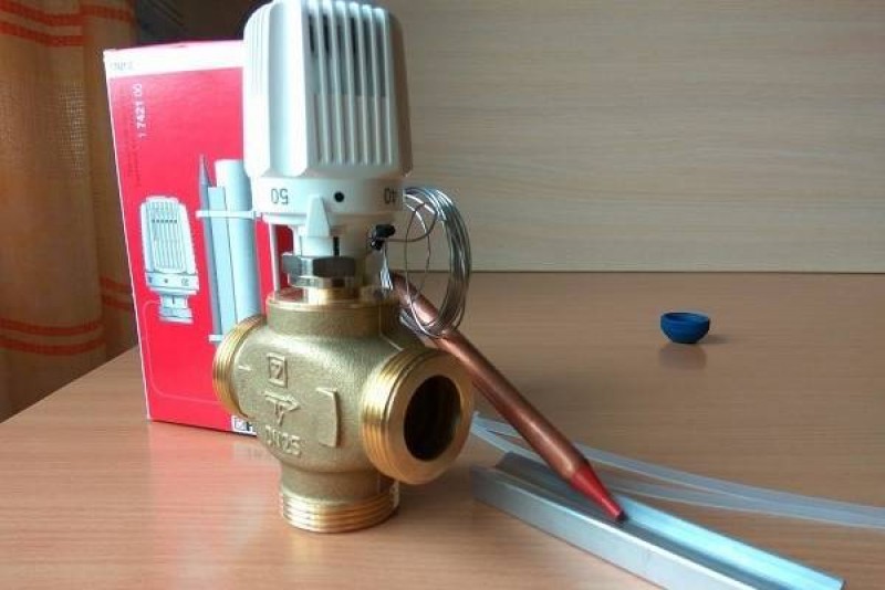 Frisquet-32 трехходовой клапан. комплект трёхходового клапана 0010027587 protherm. трехходовой термостатический смесительный клапан для бойлера. трехходовой разделительный клапан с термоголовкой oventrop 2". трехходовой клапан для подключения бойлера косвенного нагрева.