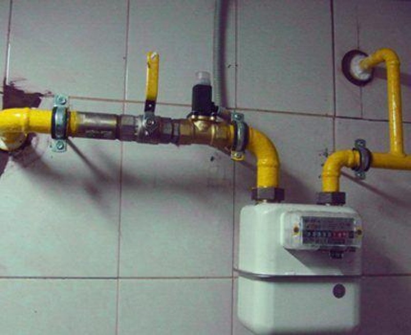 Монтаж газовой трубы. Монтаж КТЗ на газопроводе. Монтаж внутреннего газопровода. Внутренний газопровод. Внутренний газопровод в частном доме.
