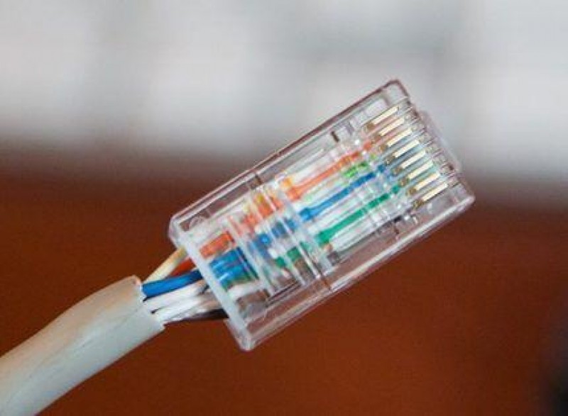 Провода интернет кабеля. Обжать коннектор RJ-45. Обжим экранированной витой пары RJ-45. Обжимка витой пары RJ 45 2 пары. РЖ 45 коннектор обжим.