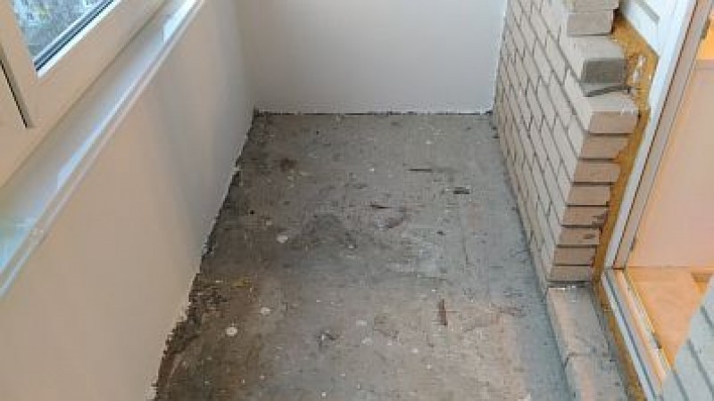 Фото — Выравнивается и очищается пол