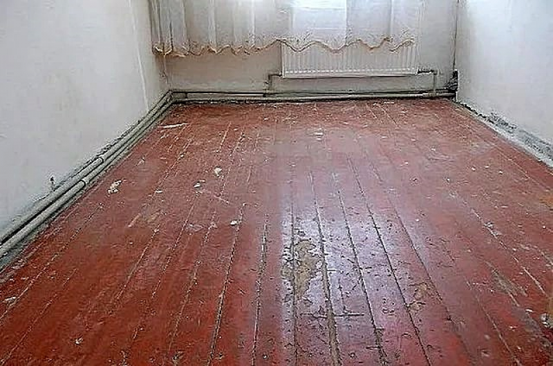 Пол пер. Старый деревянный пол. Деревянный пол в квартире. Старый деревянный пол в квартире. Старые полы в квартире