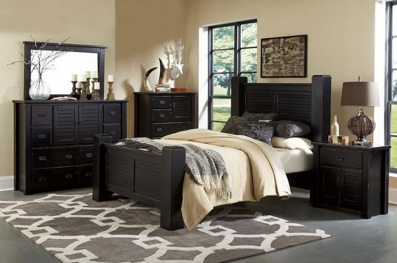 Для небольших спален можно подобрать мебель компактных размеров