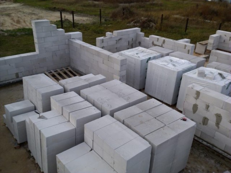Газобетонный блок - универсальный строительный материал, обладающий отличными характеристиками и простотой применения