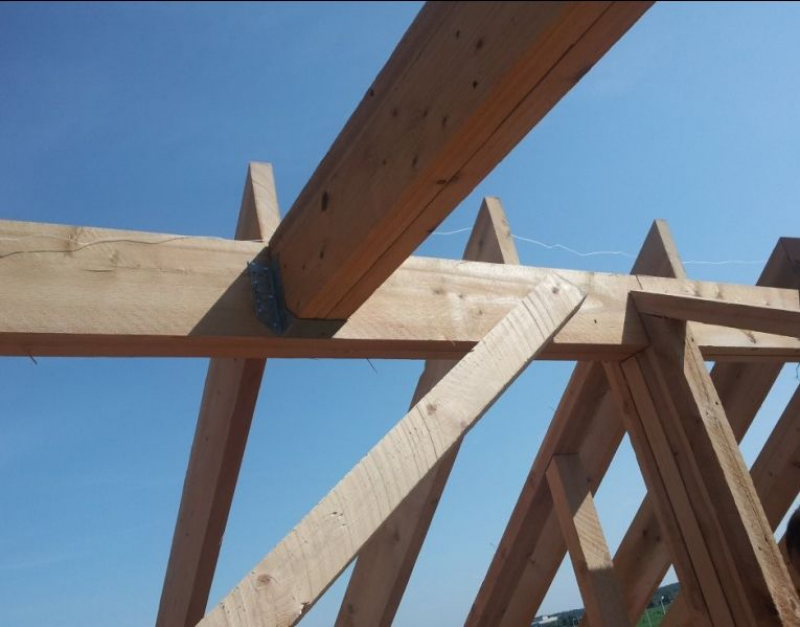 каркас деревянной крыши. крыша без конькового прогона. коньковый прогон. стропила без конькового прогона. коньковый прогон двускатной крыши.