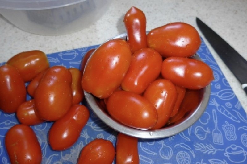 Томат Челнок
