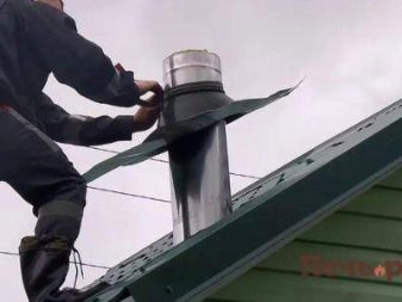 Дымоход для металлочерепицы. Дымоход на мягкой кровле. Видеообследование дымохода. Дымоход flex 280 мм. Монтаж дымохода.
