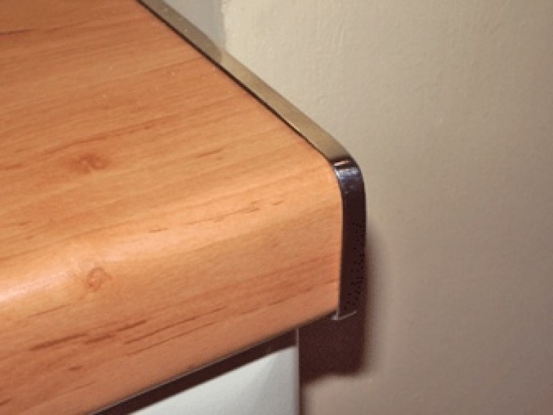 Торцевая планка для столешницы 38 черная. Карнизная планка (капельник). Планка карнизная металл профиль 100х69х2000. Линеарные панели primepanel-t-г-24х281/20 0,7мм. Монтаж поликарбоната на торцы теплицы.