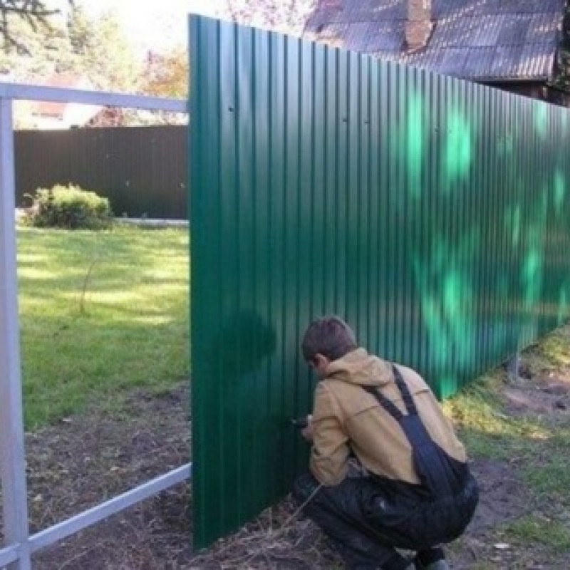 Из какой трубы делать столбы для забора