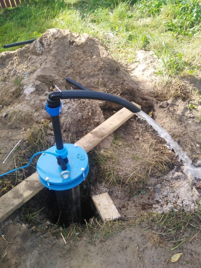 Пробурить скважину под воду под ключ цена. Обустройство скважины на воду. Обустройство скважины на даче. Скважина под ключ. Обустройство скважины без кессона.