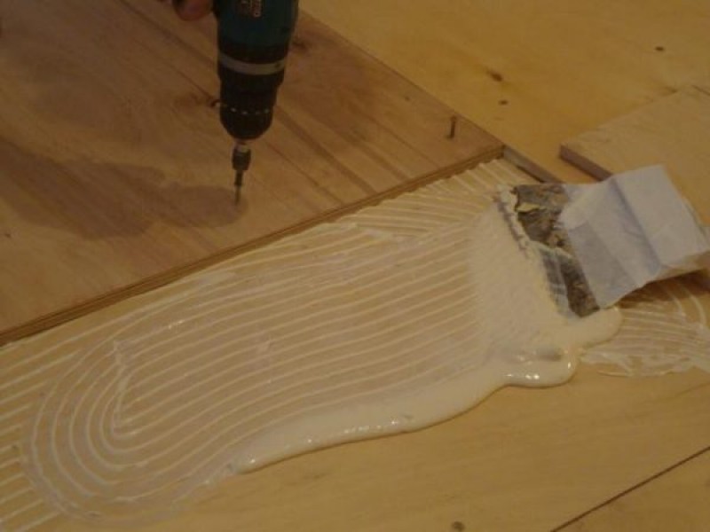 крашеная фанера. необычные столы. фанера 1525 на 1525 под лаги. креативный журнальный столик. инструменты для распил фанеры.