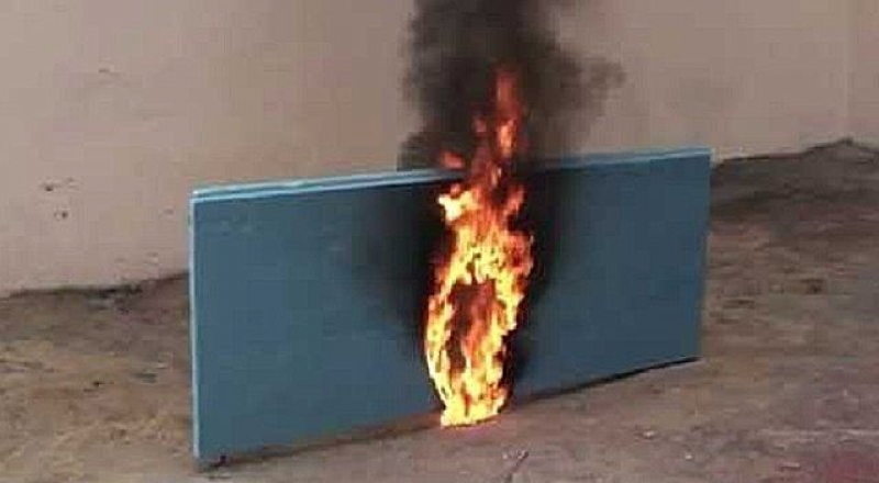 полистирол горючесть. горючесть пенопласта. пенополистирол горит. горение строительных материалов. пенопласт горит.