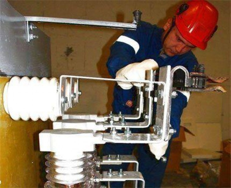 текущий ремонт выключателя. испытание вводов трансформатора 110 кв. текущий ремонт выключателя. осмотр вакуумного выключателя. масляный выключатель мв-110 кв.