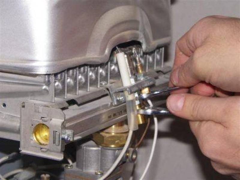 Колонка загорается и тухнет. Колонка гаснет юнкерс. Газовая колонка thermex t 20 d. Газовая колонка оазис микровыключатель течёт вода. Колонка загорается и тухнет.