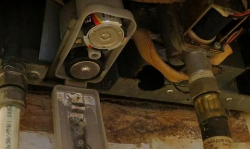 Electrolux gwh 265. батарейный отсек газовой колонки bosch. газовая колонка бош на батарейках. как вставить батарейки в газовую колонку. батарейки для газовой колонки аристон.