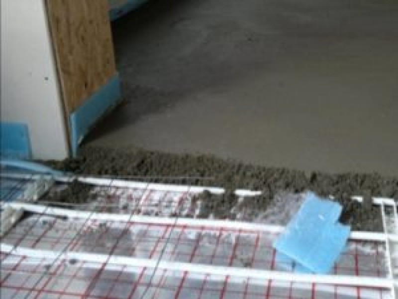 Если сравнивать с отоплением радиаторного типа, то экономия может быть от 20 до 50%.