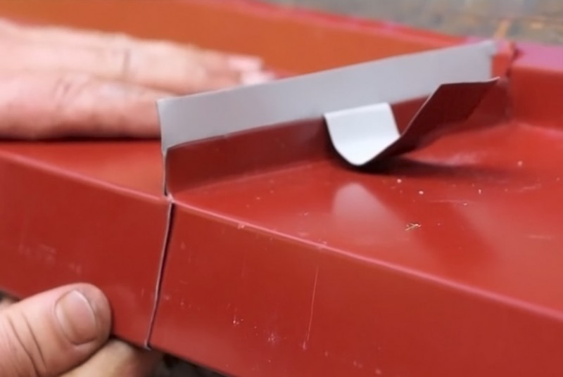 Установка цокольного отлива фальцевым способом