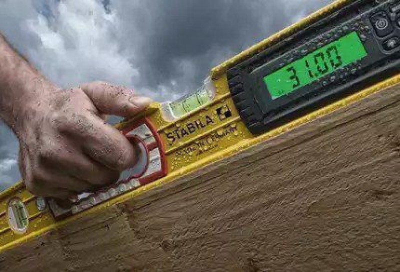 Стравнительный уровень 