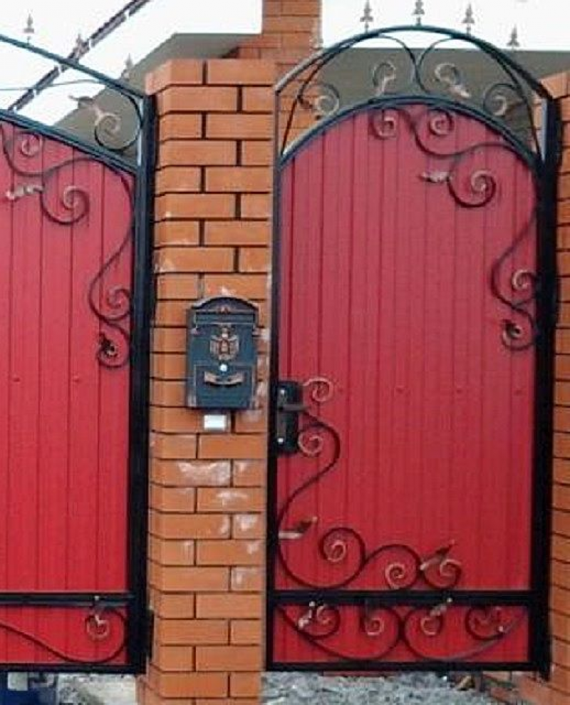 Ворота откатные из профнастила с10. Распашные ворота осат 15-52 глухие металлические. Красивые садовые калитки. Калитка дорхан рал 3005. Ворота деревянные распашные.