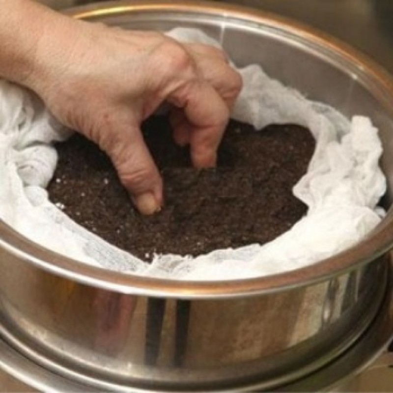 дезинфекция грунта марганцовка. грунт для рассады. перегной для рассады. полив в открытом грунте. марганцовка для рассады.