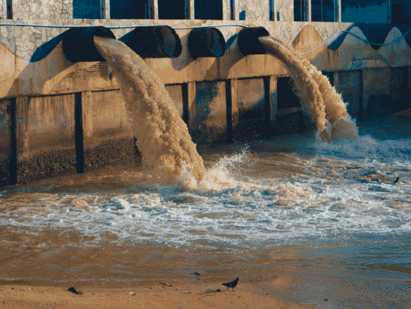 Сбросы в водоемы. Сточные воды. Производственные сточные воды. Загрязнение воды. Промышленные отходы в воде.