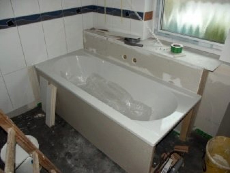 Варианты установки ванны. Каркас для ванны из дерева. Монтаж металлической ванны. Каркас для акриловой ванны. Каркас под стальную ванну 120на70.