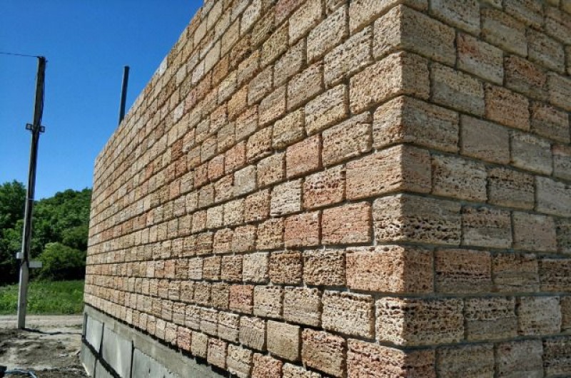 кладка крыму. кладка крыму. стена из ракушечника. крымский дом из ракушняка в крыму. забор из известняка.
