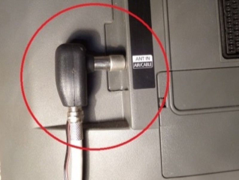 Антенна для цифрового телевидения на дачу 100км. Вилка вместо антенны телевизора. 2 электроразъемы. Цифровая антенна орбита. Магнитола плохой прием.