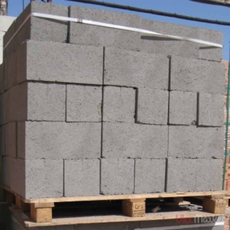 шлакоблоков в 1 кубе. шлакоблок сколько штук. керамзитобетонные блоки на поддоне. блок бетонный фундаментный 400х200х200. шлакоблок сколько штук.