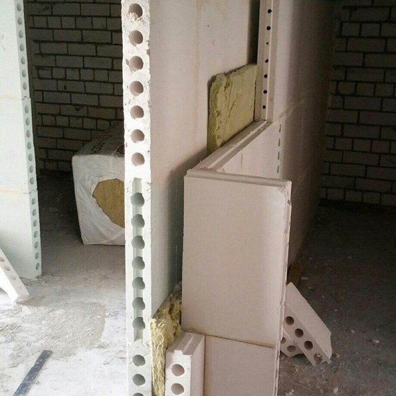 Между двойными перегородками 