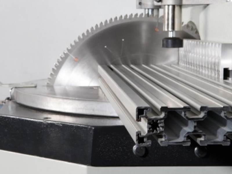 резка плит алюминия. плазменная резка алюминия. лазер g-weike laser. резка алюминия на чпу плазме. лазерный раскрой металла.