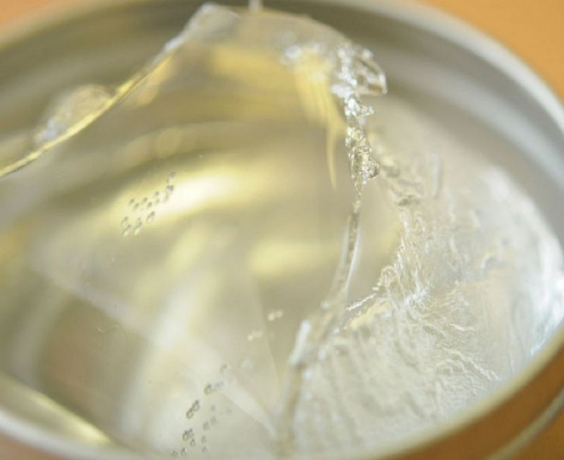 Пена пузыри. Жидкое состояние стекла. Состав природного стекла. Жидкое состояние стекла. Стекло в твердом состоянии.