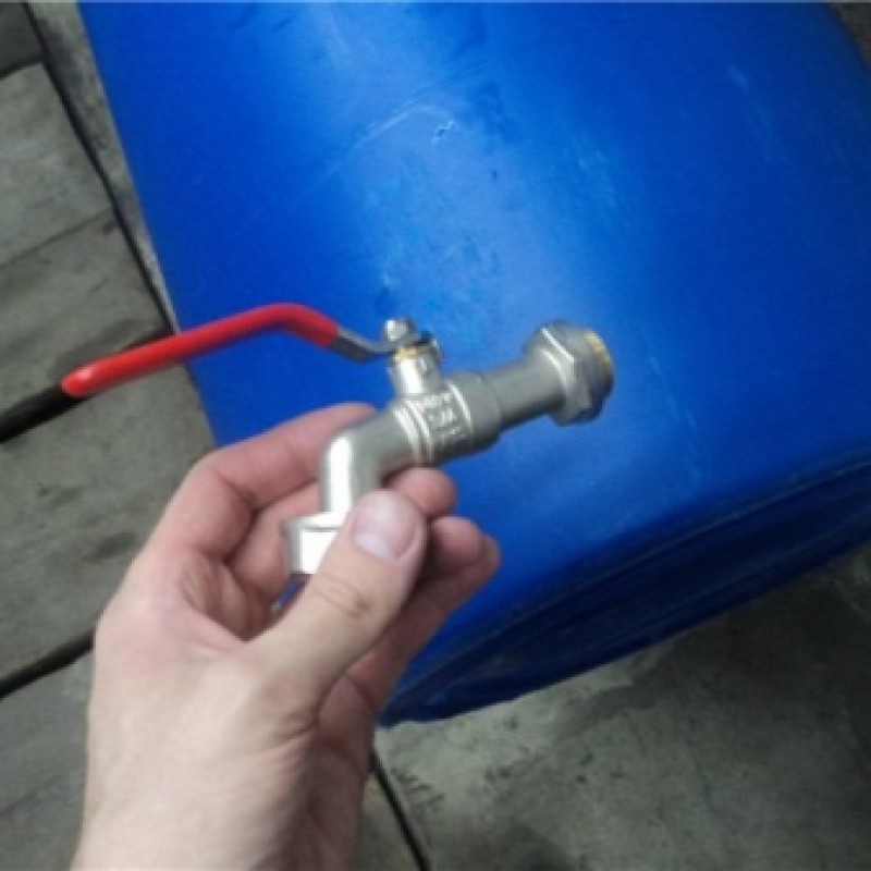 Врезка крана в пластиковую бочку для полива. Врезка для бочки с контрагайкой 1/2". Врезка крана в пластиковую бочку. Кран сливной для врезки в бочку. Краник в пластиковую бочку.