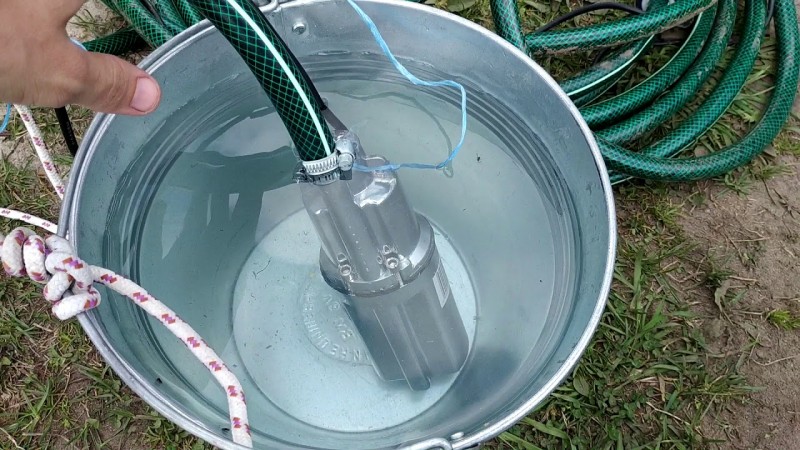 насос малыш в воде