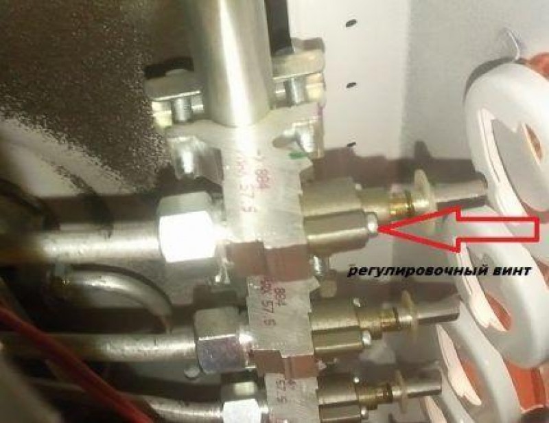 Регулировка газовой плиты. Регулировочный винт малого пламени газовой плиты Делюкс 5040. Регулировочный винт газа на плите Ханса. Регулировка пламени конфорки газовой плиты Гефест. Регулировка малого газа на газовой плите Гефест.