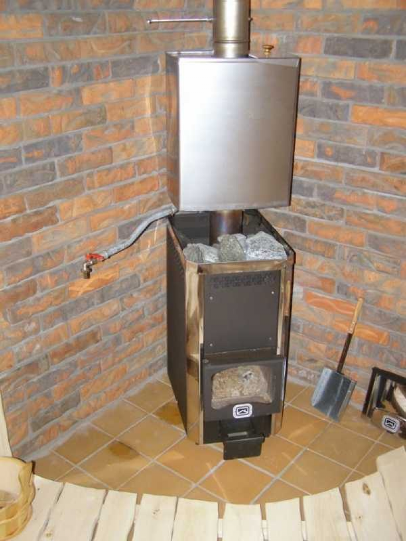 Теплообменник для печи харвия. Печь для бани гейзер 2014 с баком самоварного типа. Водяная печь для бани. Теплодар бак самоварного типа 65л. Водяная печь для бани.